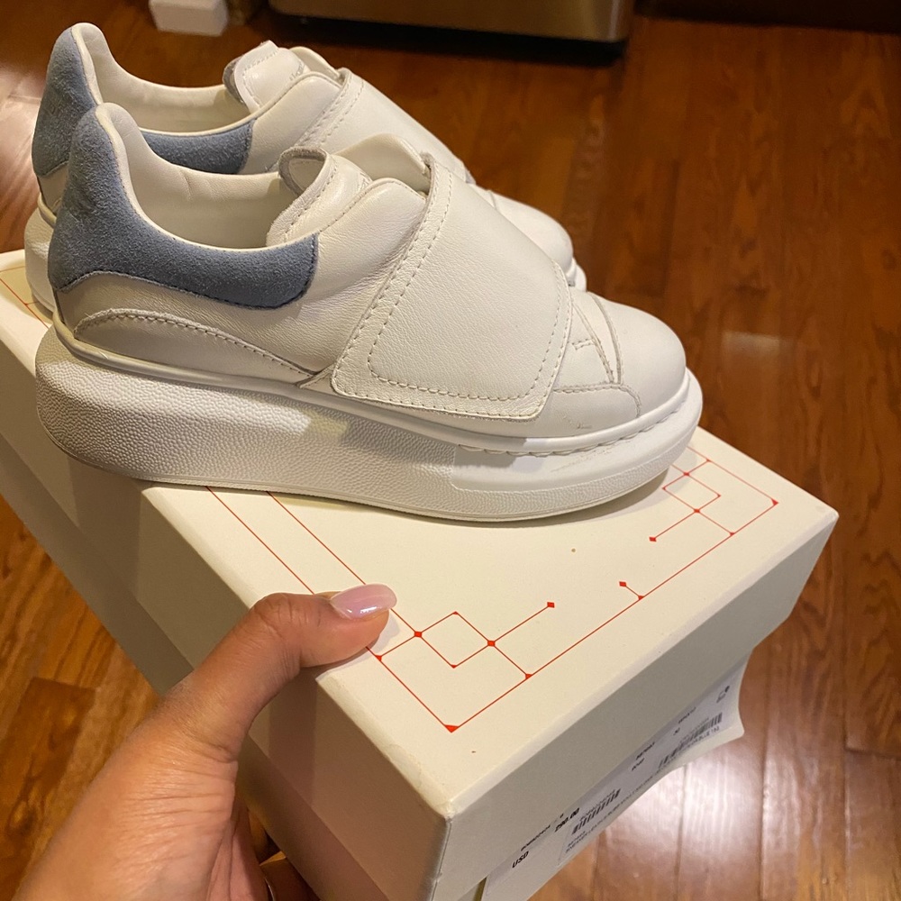 ALEXANDER MCQUEEN KIDS oversized sneaker.  Sz 30